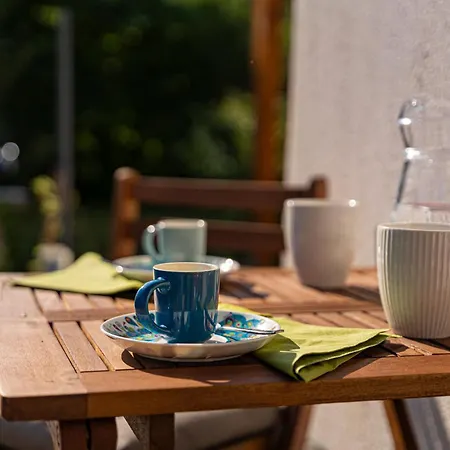 Rozi's Vacation In Feriehus *